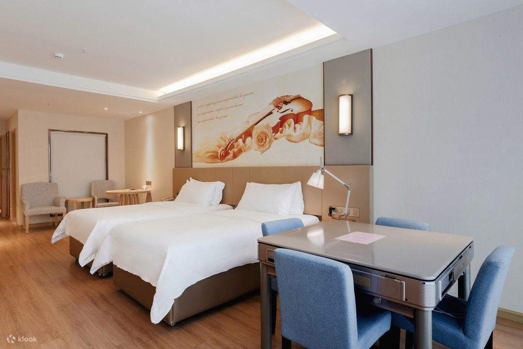 Courtyard Party Twin Room